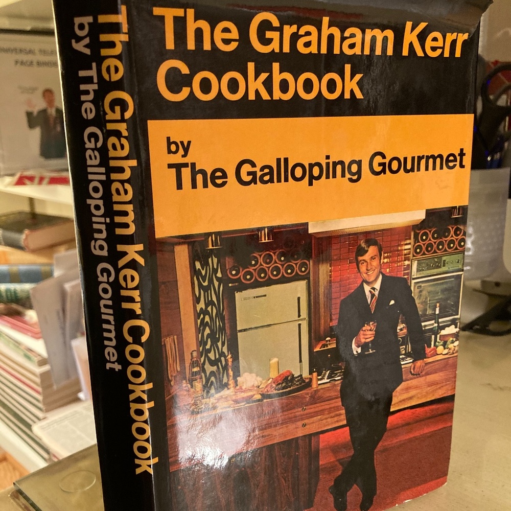 VINTAGE GALLOPING GOURMET COOKBOOK